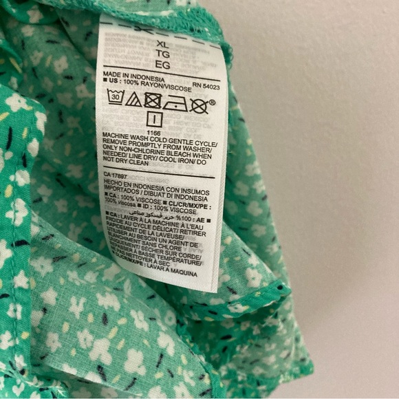 Old Navy Printed Ruffled V-Neck Cami Top - Picture 8 of 10